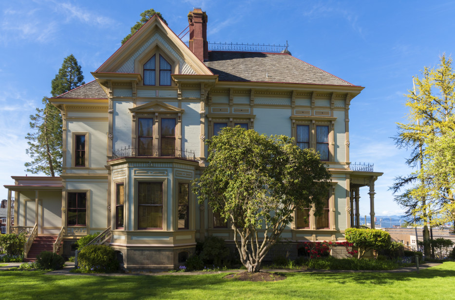 picture of the exterior of Flavel House in Astoria, Oregon