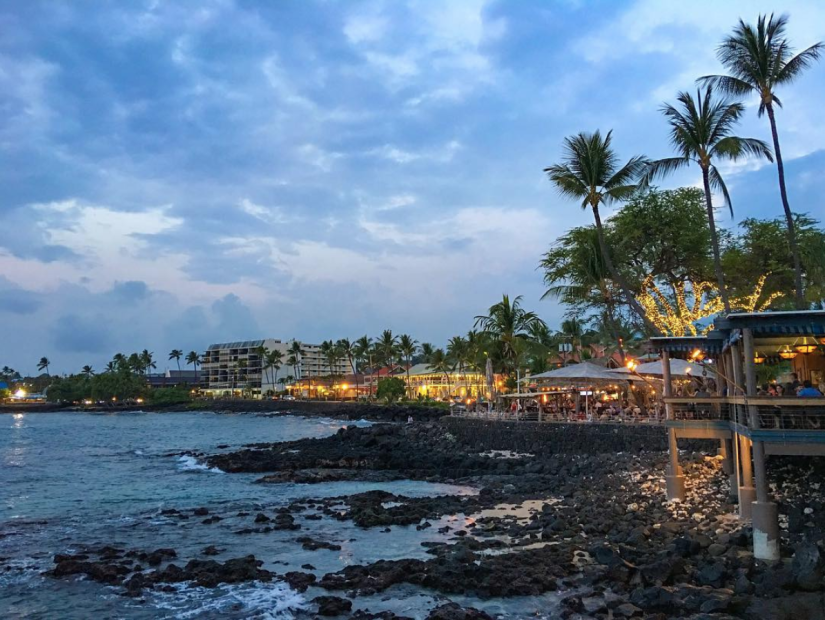 The view from Huggo's on the rocks on Kona, picture