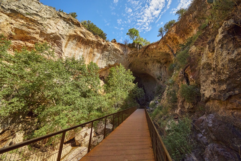 A platform on the Gowen Trail leads to the observation deck under the Tonto Arch.
