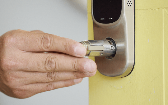 Insert the key-free cylinder into the handle on the exterior keypad