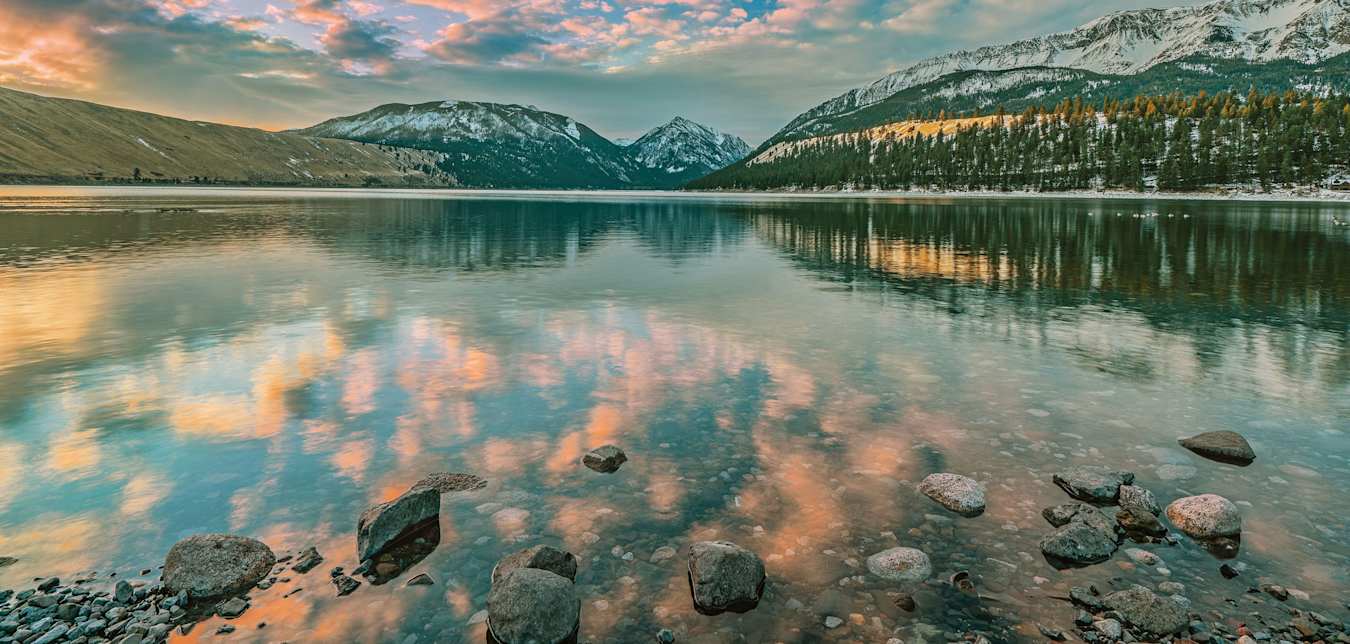 wallow lake in oregon, with pink clouds overhead
