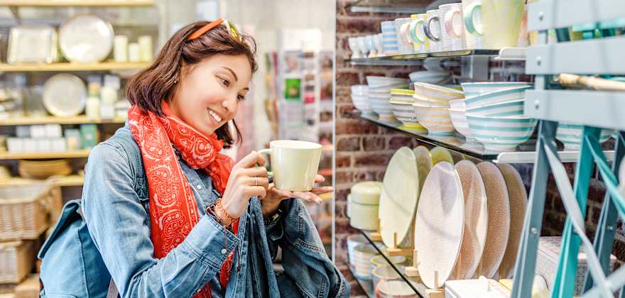 How to Find Meaningful Souvenirs When Traveling