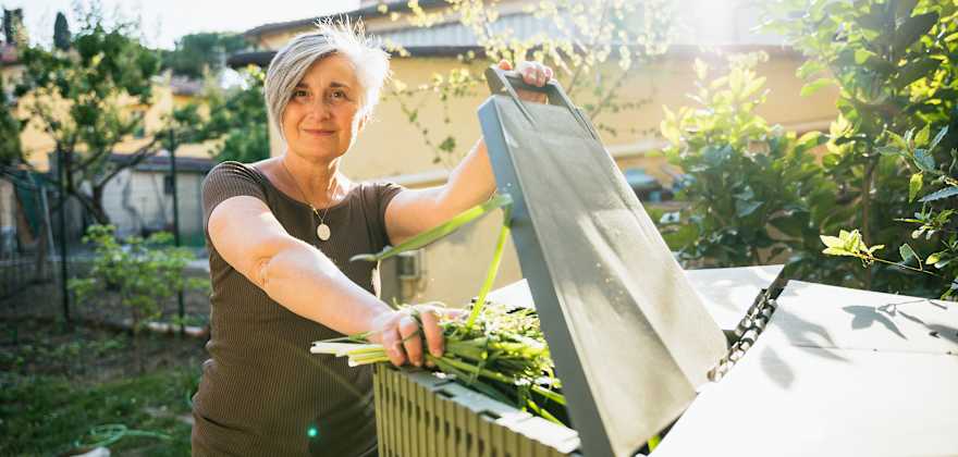 6 Tips for Indoor and Outdoor Composting