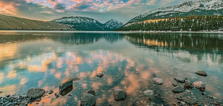 wallow lake in oregon, with pink clouds overhead