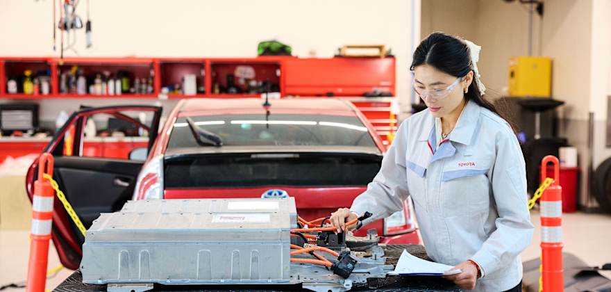 How Long Will Your Hybrid Vehicle Battery Last?
