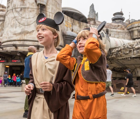 Insider Tips for Visiting Disneyland with Kids