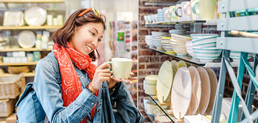 How to Find Meaningful Souvenirs When Traveling