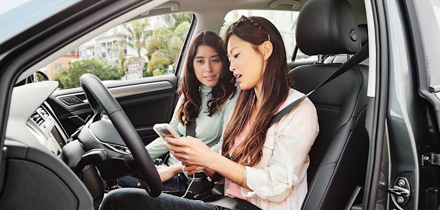 Tips to Avoid Driving Distractions
