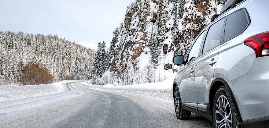 10 Must-Have Winter Items to Keep in Your Car