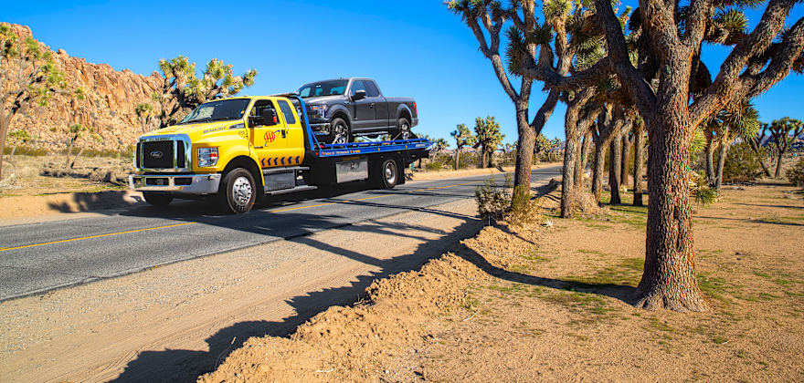 How to Safely Pass a Stopped Tow Truck