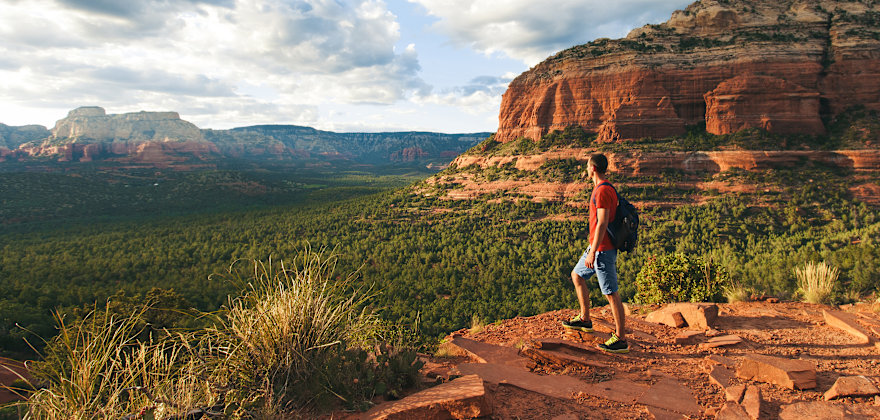 7 Essential Tips to Hike Safely This Summer