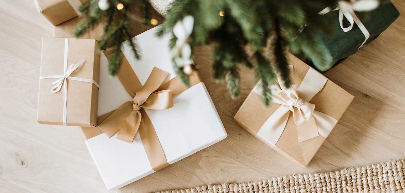 Sustainably wrapped presents under the Christmas tree.