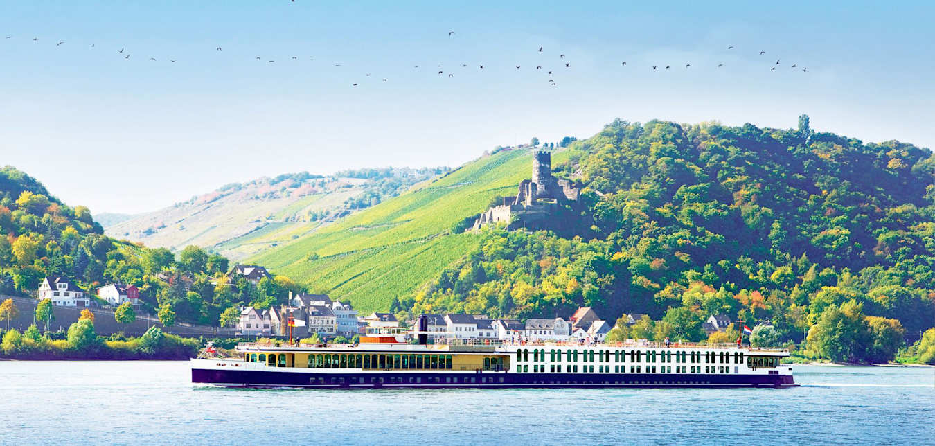 tran quoc pagoda hanoi vietnam