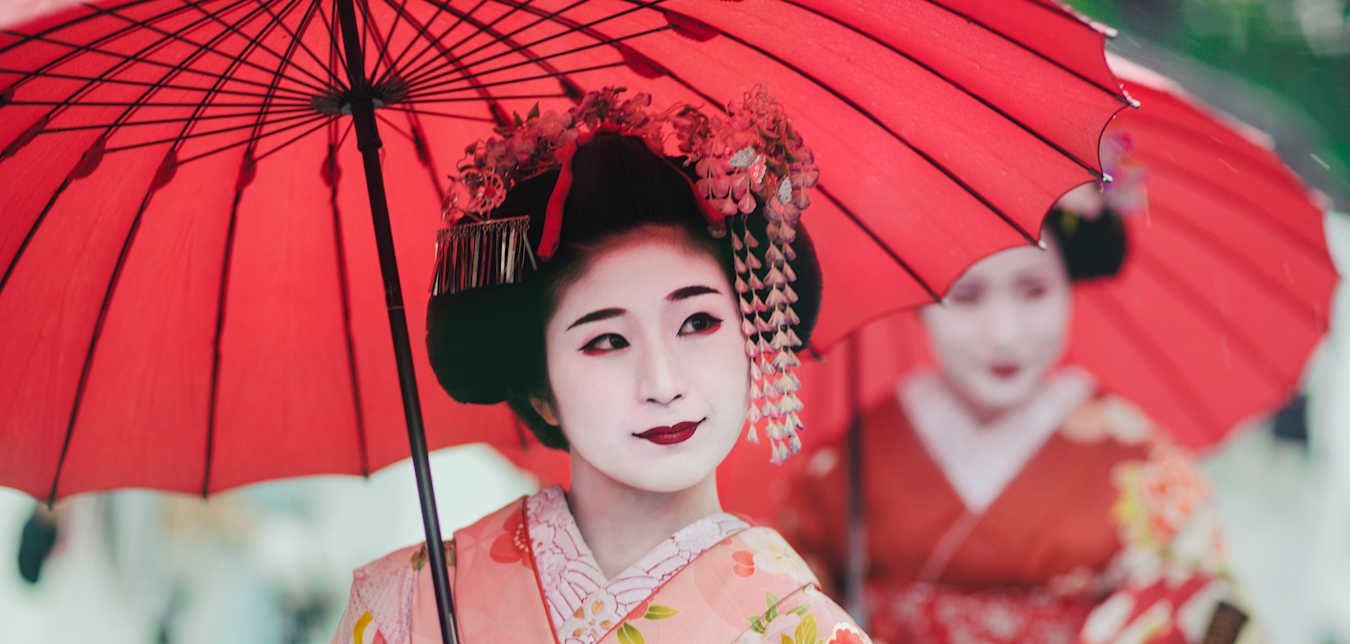 geisha in traditional dress in japan