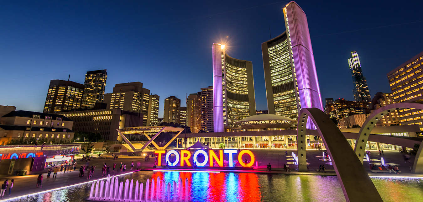 toronto skyline at night