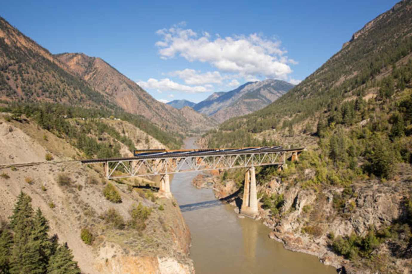 rocky mountaineer on fraser river bridge