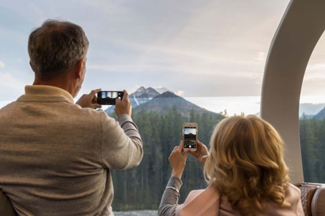 rocky mountaineer glass dome car