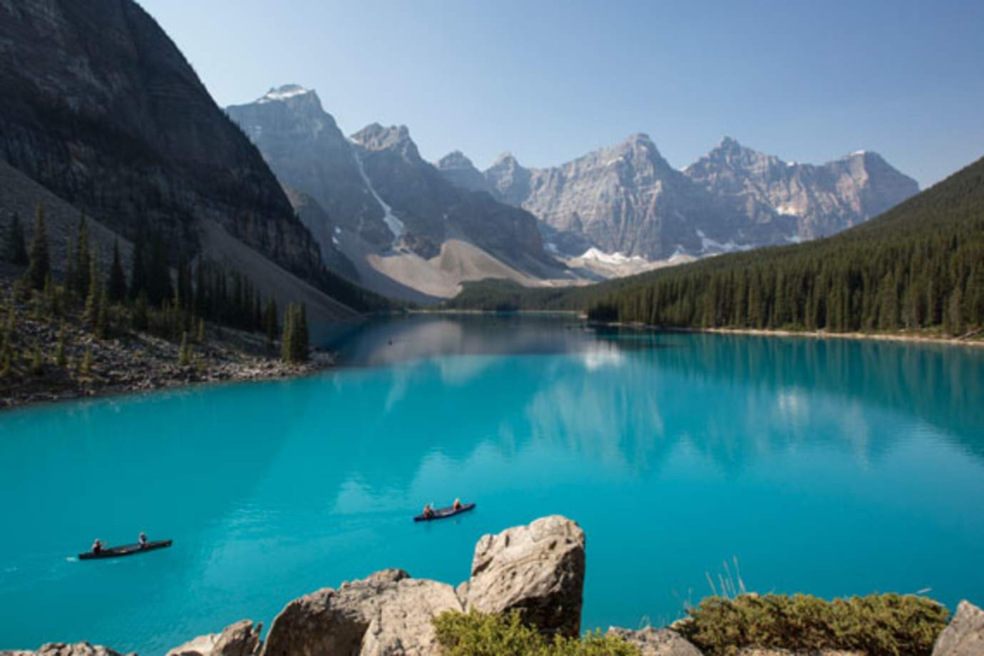 rocky mountaineer journeys stop at moraine lake