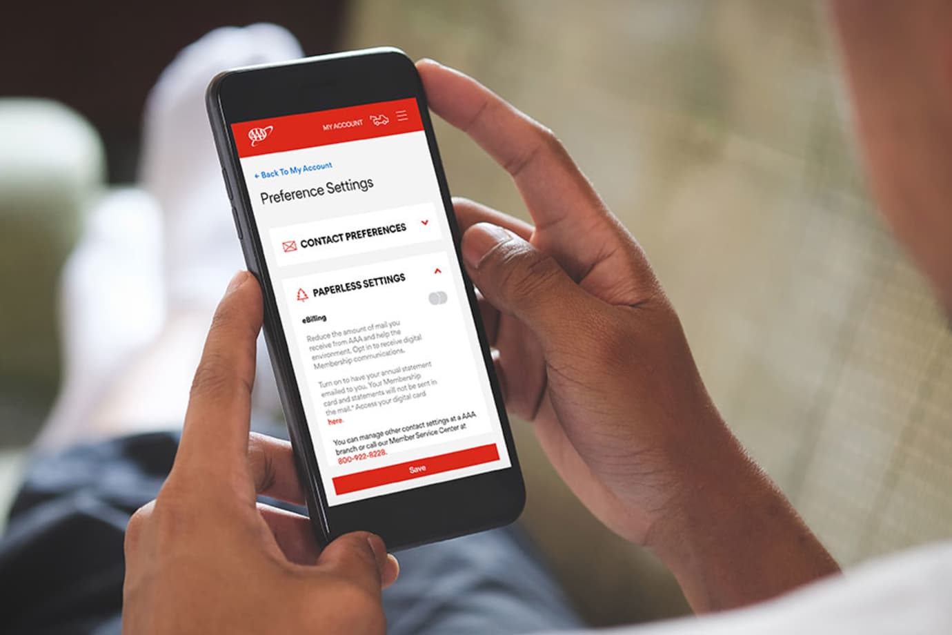 a AAA member signs up for eBilling from his smartphone