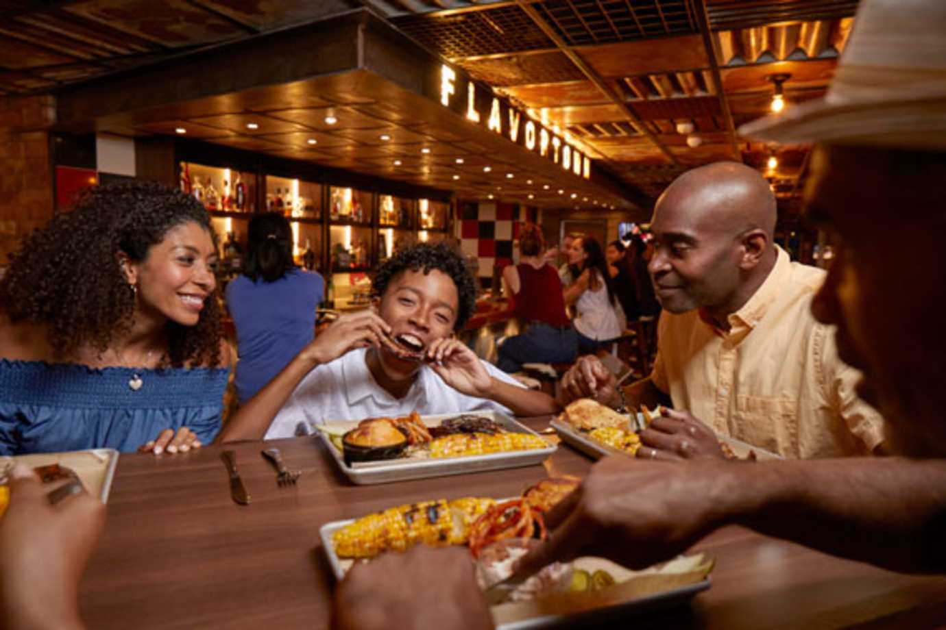 family eating at pig and anchor on carnival cruise line