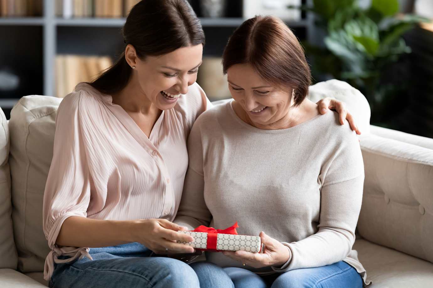 AAA Member giving her mother the gift of a AAA Membership