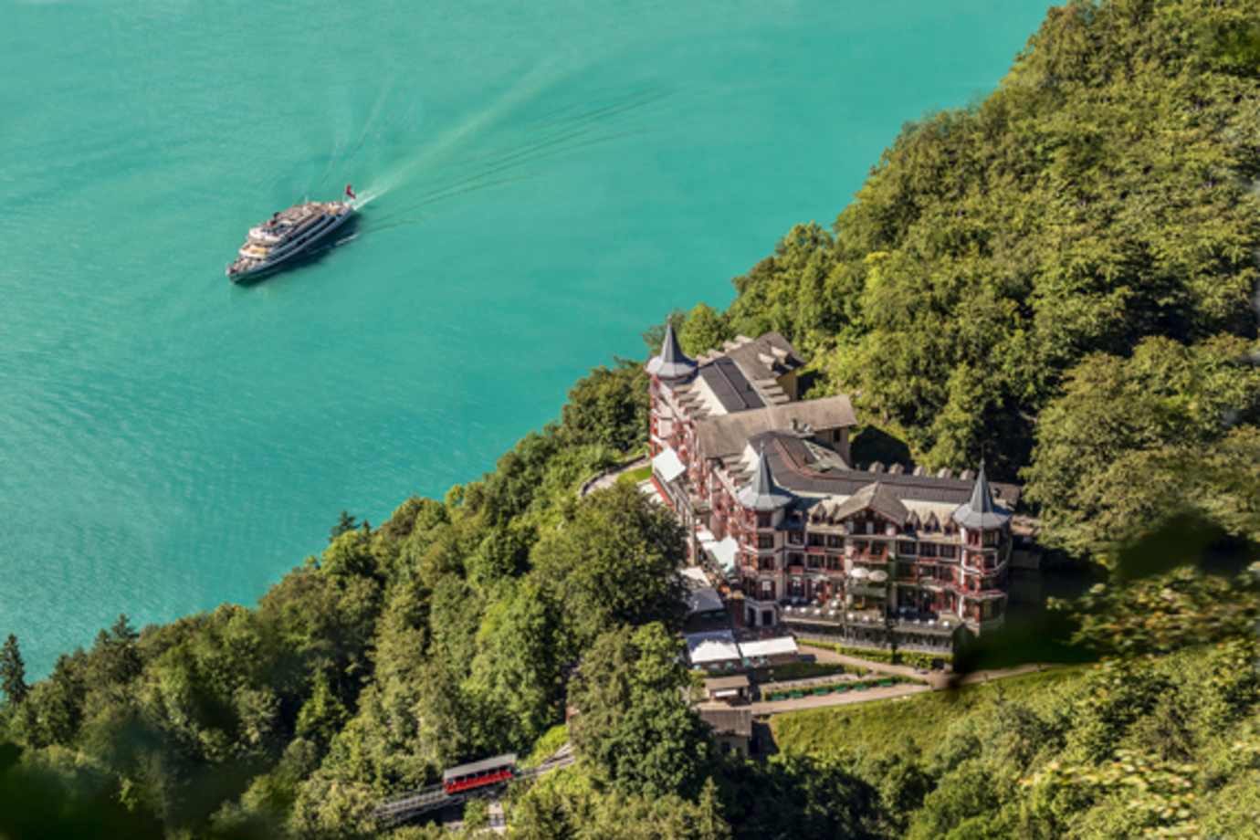 visit switzerland to see alpine lakes