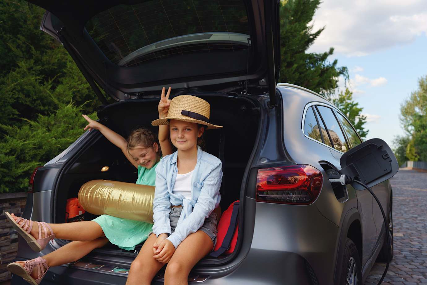 EV car with passengers 