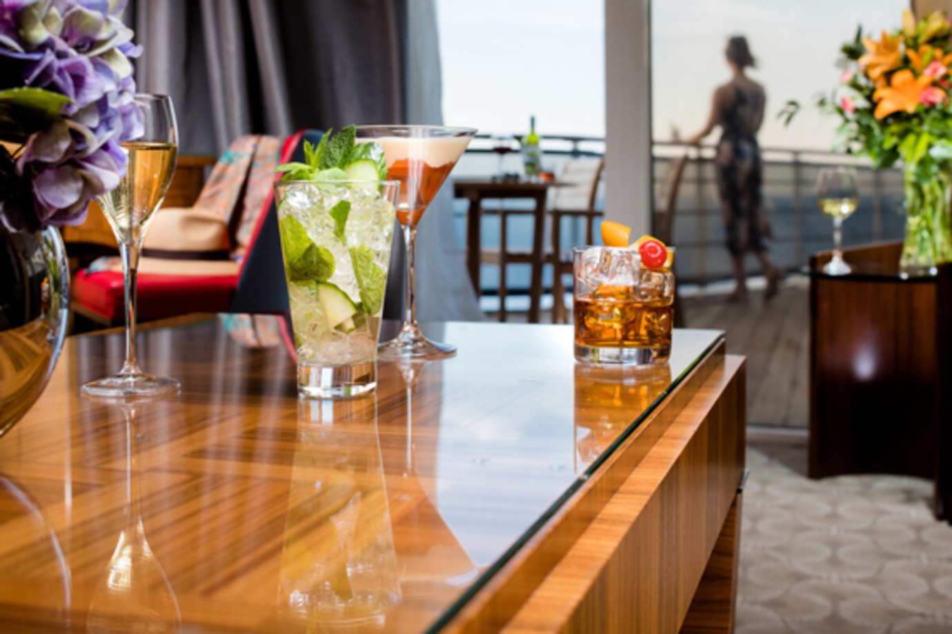 cocktails and guest in cunard grill suite