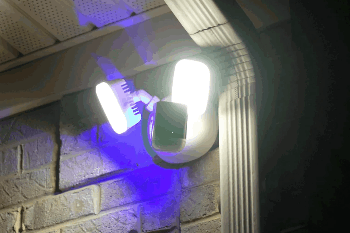 Floodlight Camera - 3000-lumen LED