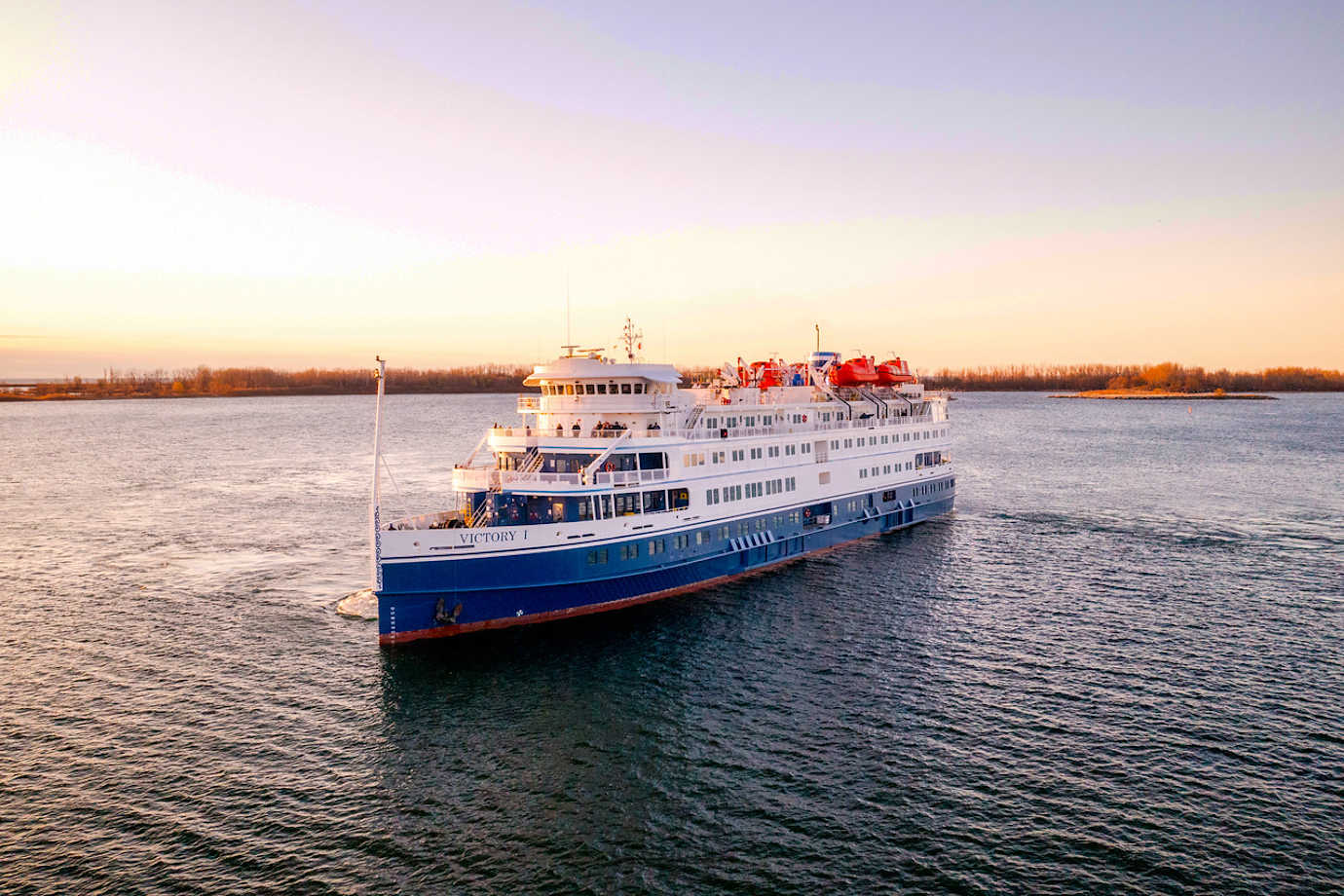 victory cruise ship sailing the great lakes