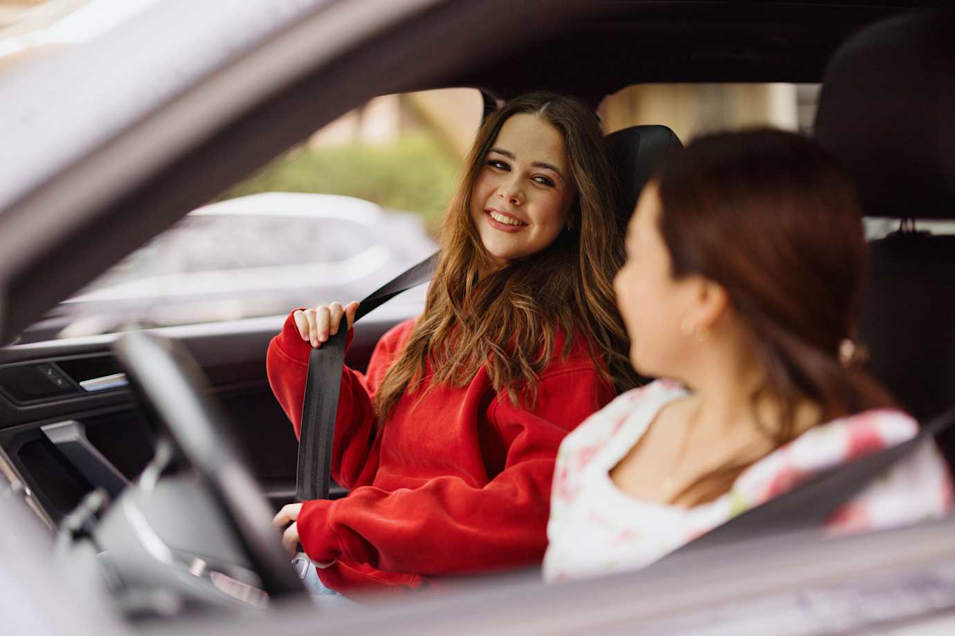 Mom dropping daughter off at college