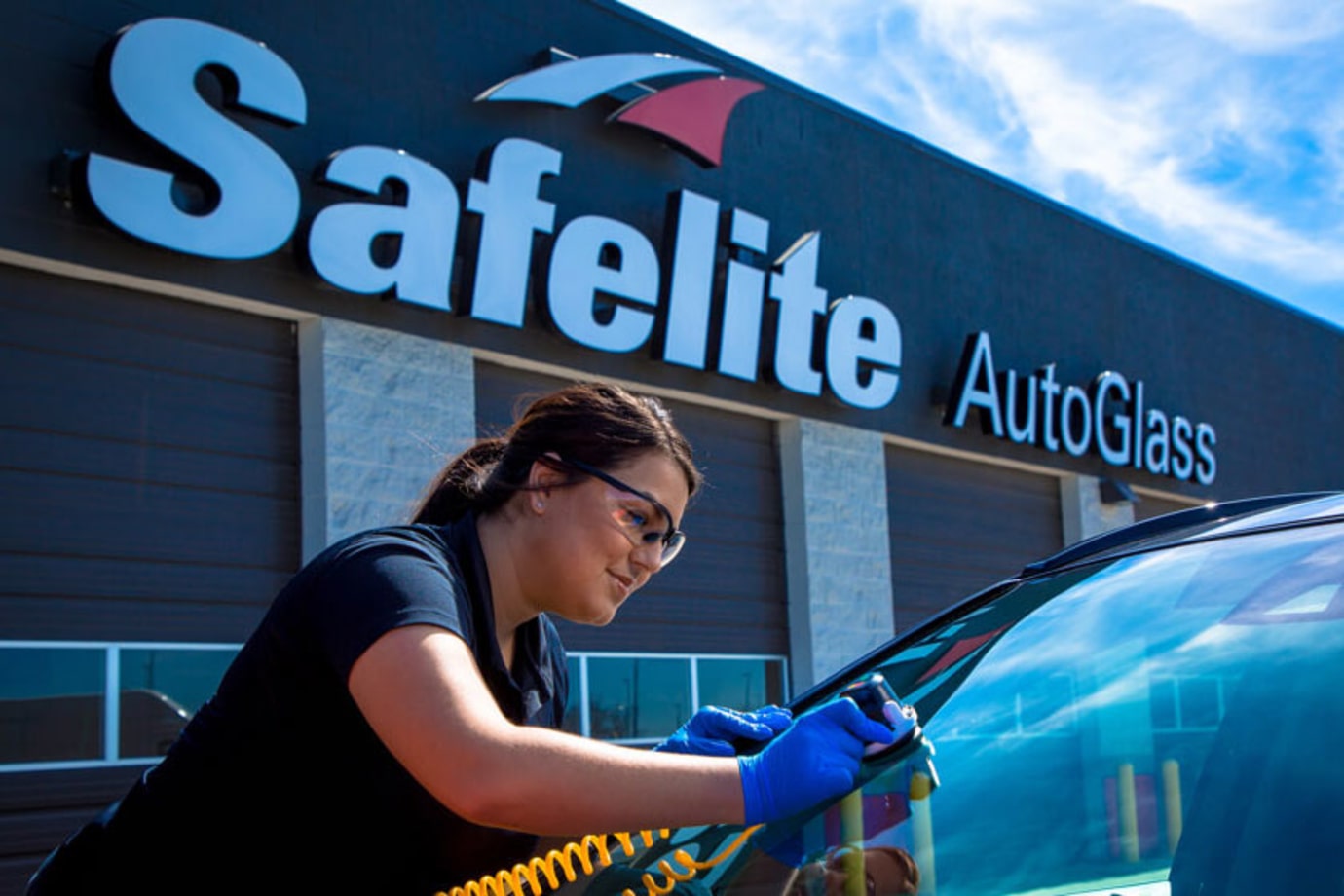 A Safelite technician repairs the windshield of a AAA Member