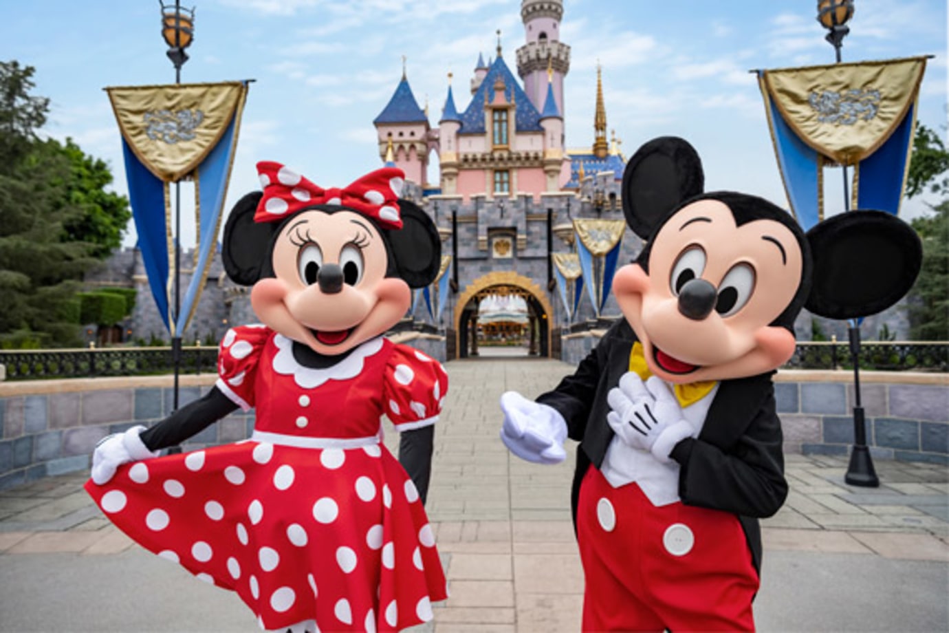disneyland castle with minnie mouse and mickey mouse 