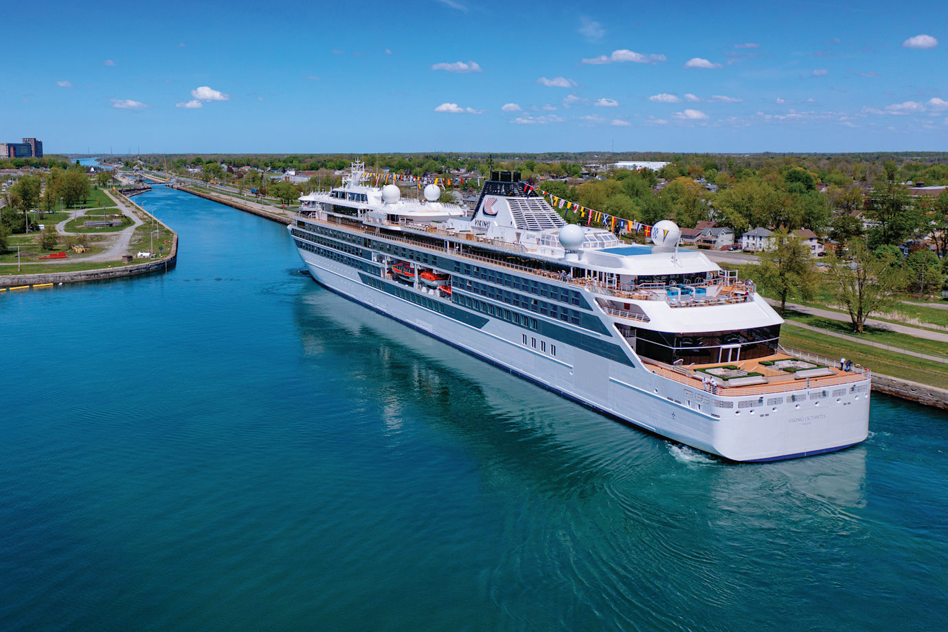 viking expedition ship in welland canal
