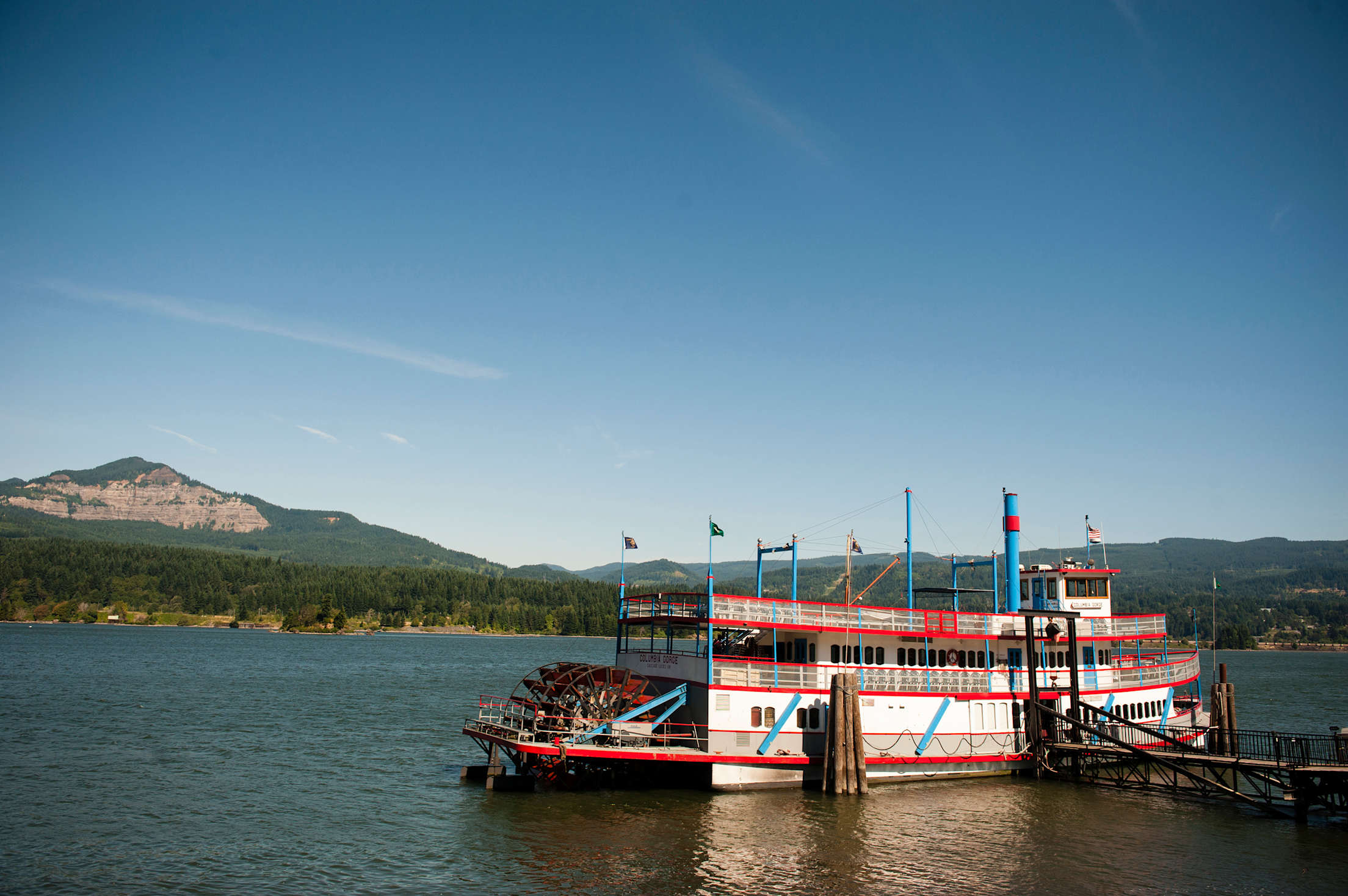 triple-decker Columbia Gorge stern-wheeler, image