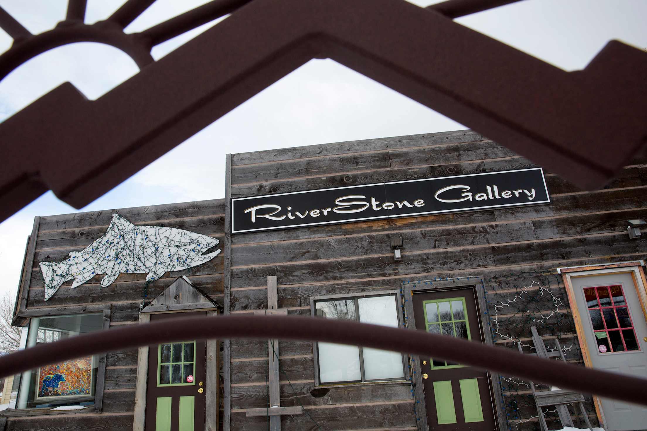 the exterior of the RiverStone Gallery in Ennis, Montana