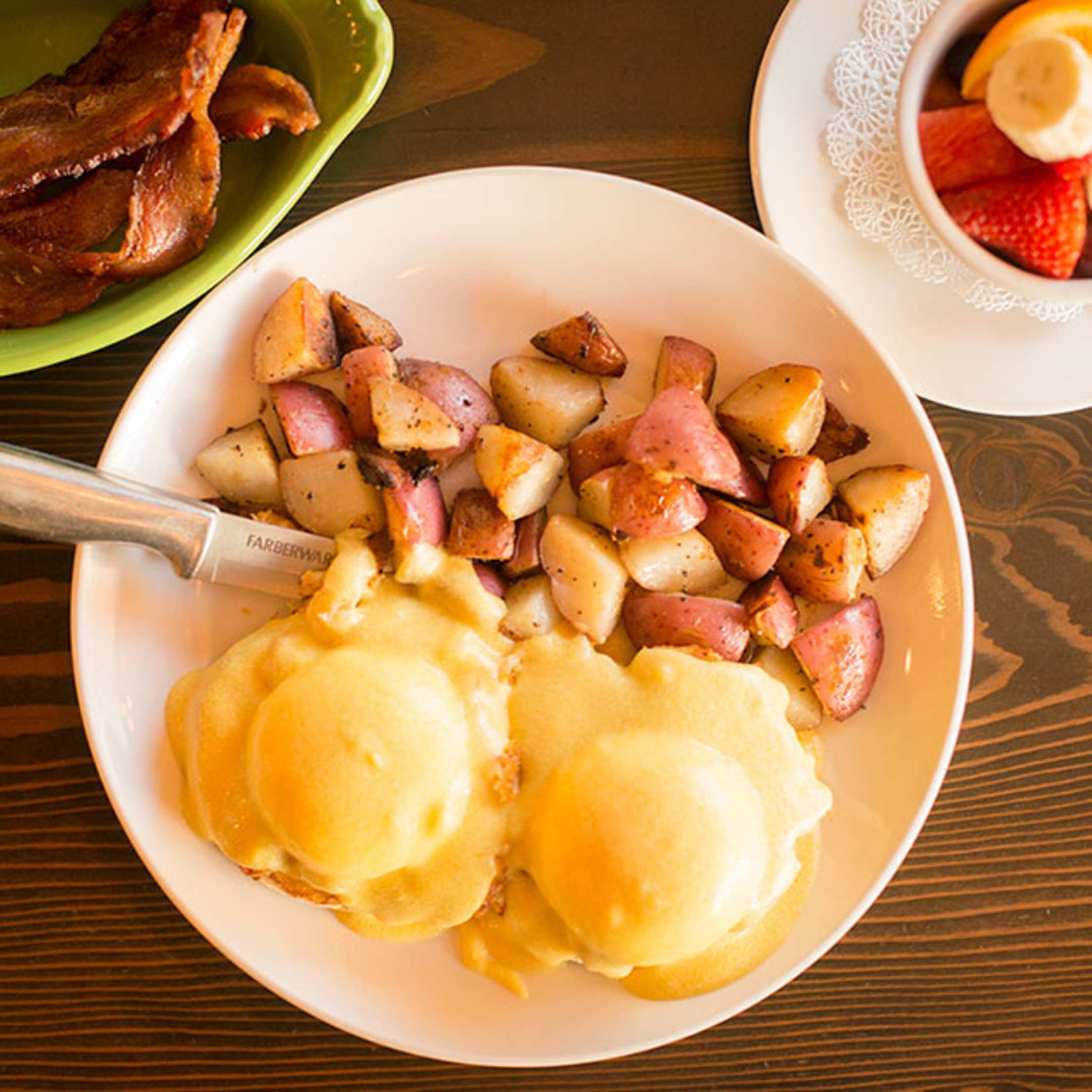 crab cakes Benedict at Brix, image