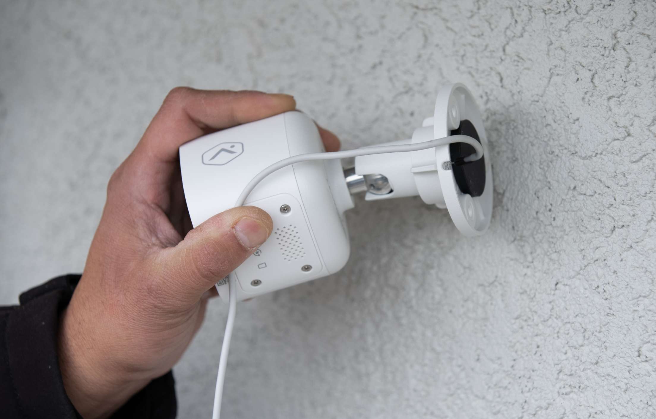 Placing camera to wall