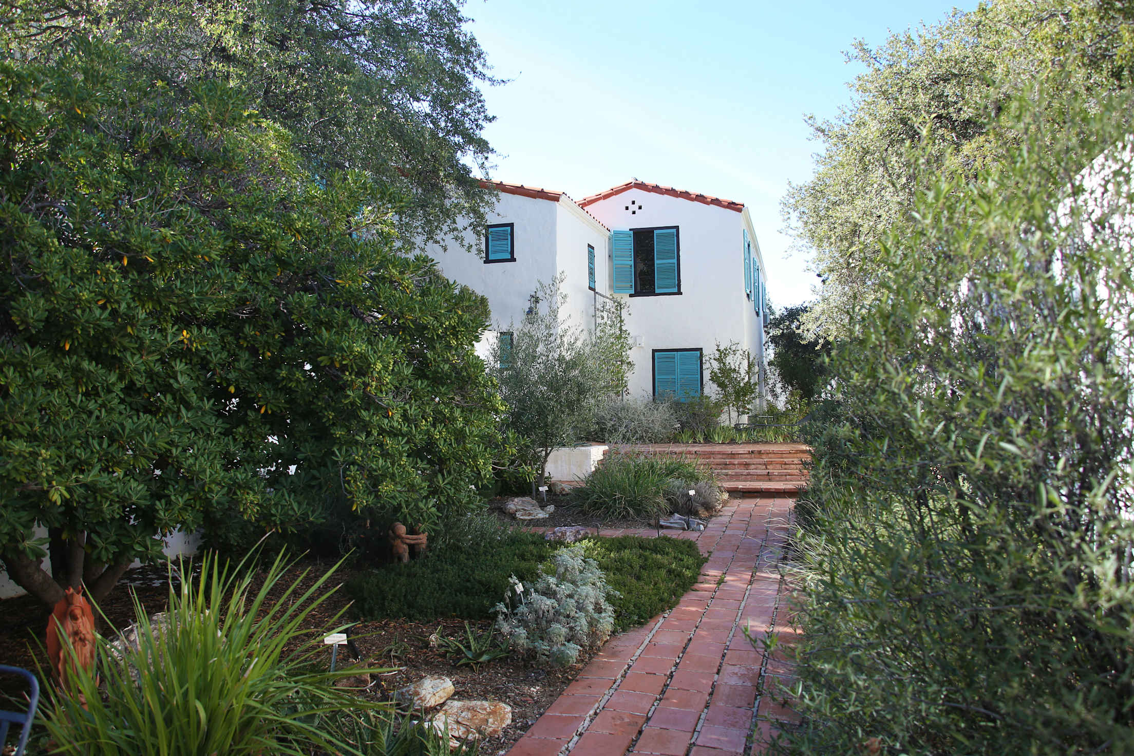 A path leads to Kannally Ranch House in Oracle State Park.