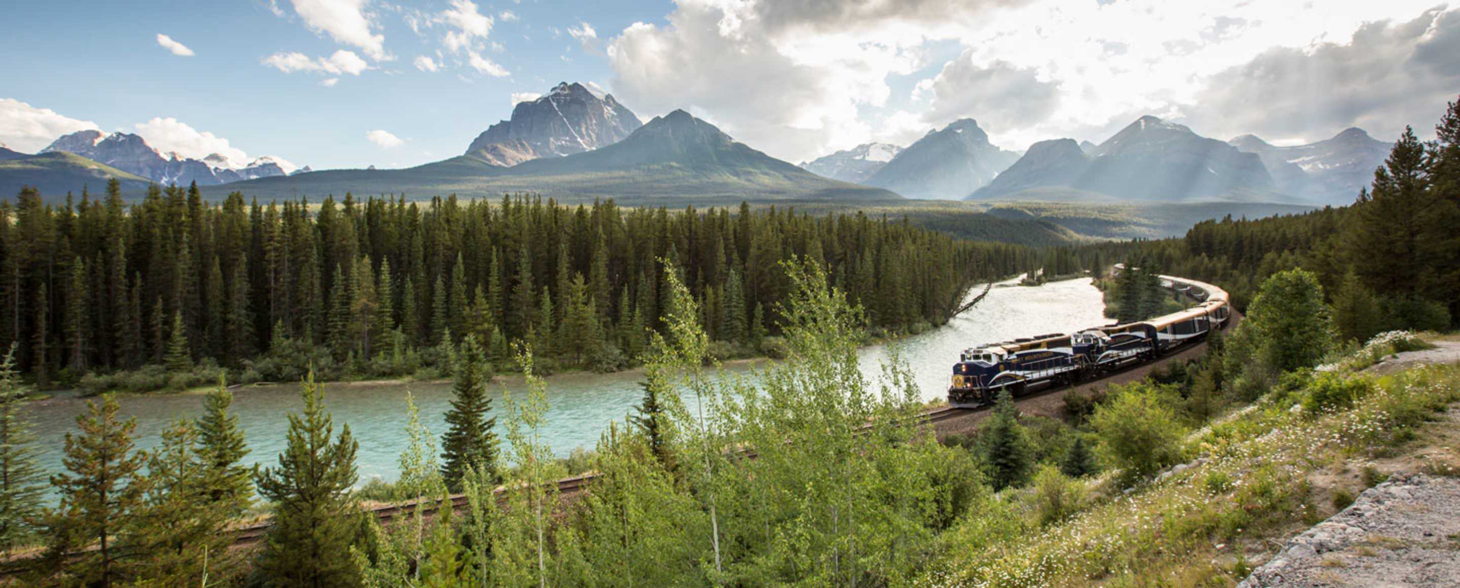 rocky mountaineer train in canadian rockies