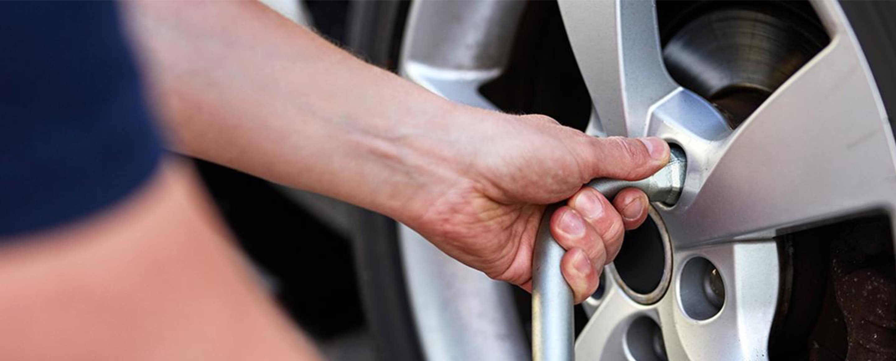AAA Tire Service replaces a AAA Member's car tire