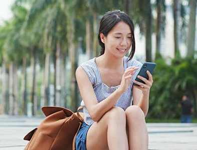 an woman on phone
