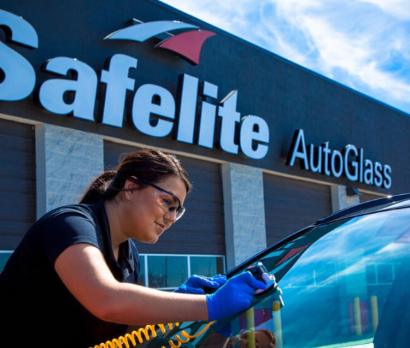 A Safelite technician repairs the windshield of a AAA Member