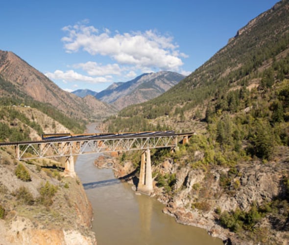 rocky mountaineer on fraser river bridge