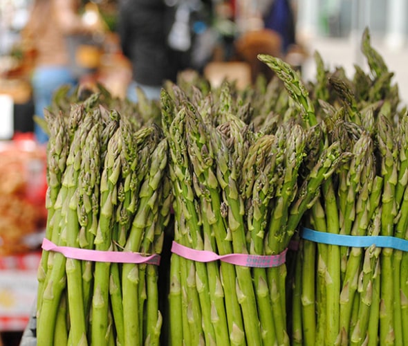 asparagus on display at the San Francisco Ferry Plaza farmers market