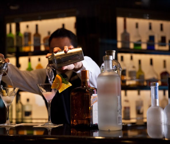 silversea cruises bartender pouring cocktails