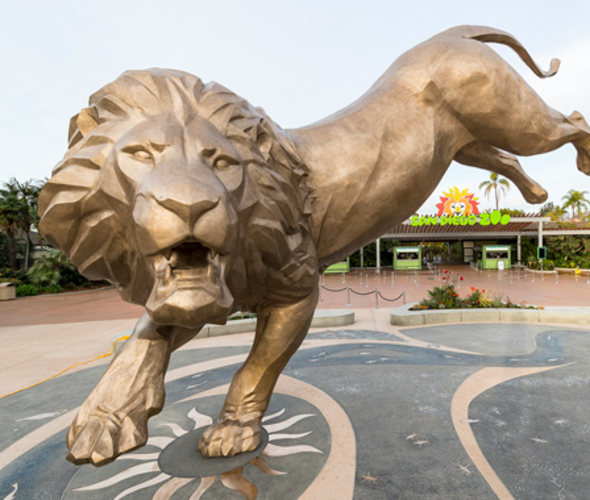 san diego zoo lion statue at front entrance