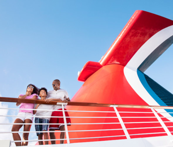 family on a carnival cruise