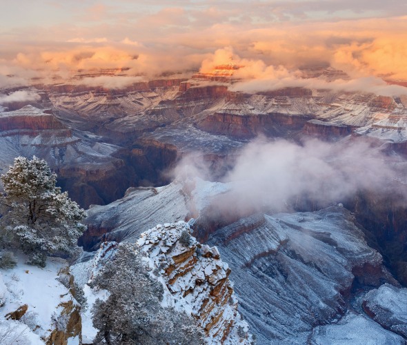 Snow dusts the Grand Canyon at Hopi Point on the South Rim.