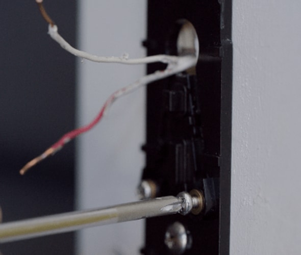 doorbell-install-screws-and-wires
